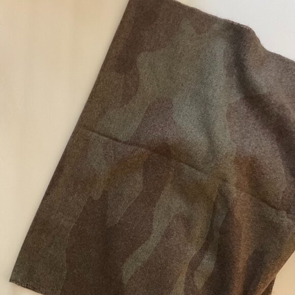 GAP Women's Scarf Wrap with 3 1/2" Fringe NWT - Picture 2 of 6